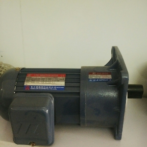 Kch nng ng?m  t th?y l?c 3 t?n LAUNCH TLT 630A