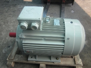 Kch nng ng?m  t th?y l?c 3 t?n LAUNCH TLT 630A